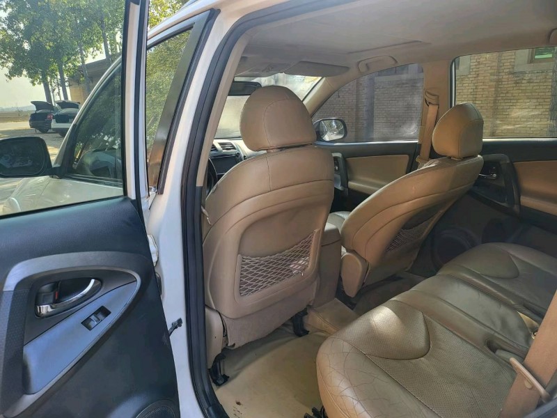 保定13年丰田RAV4荣放5