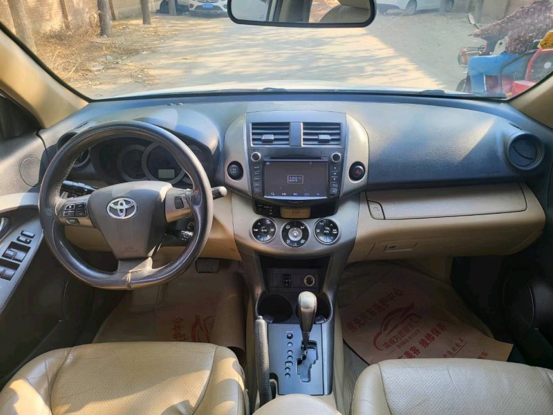 保定13年丰田RAV4荣放6