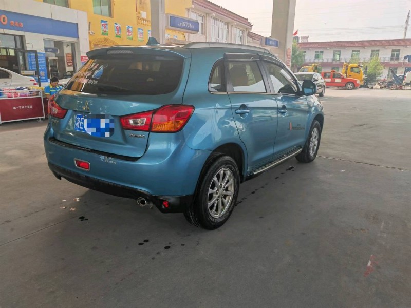 保定14年三菱劲炫8