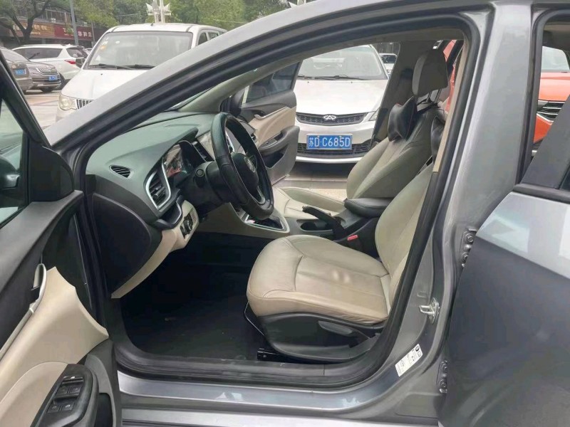 常州18年别克英朗8