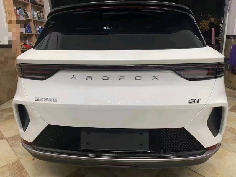 济南23年极狐汽车阿尔法3