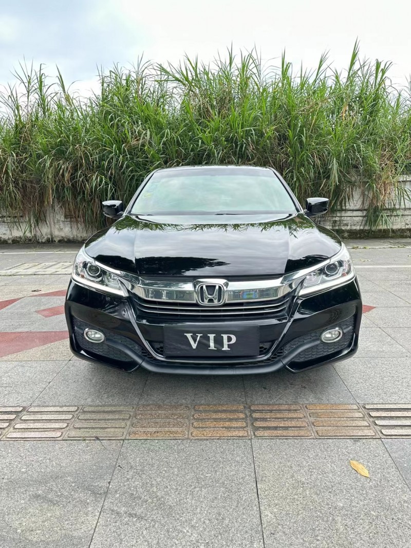 东莞17年本田雅阁1