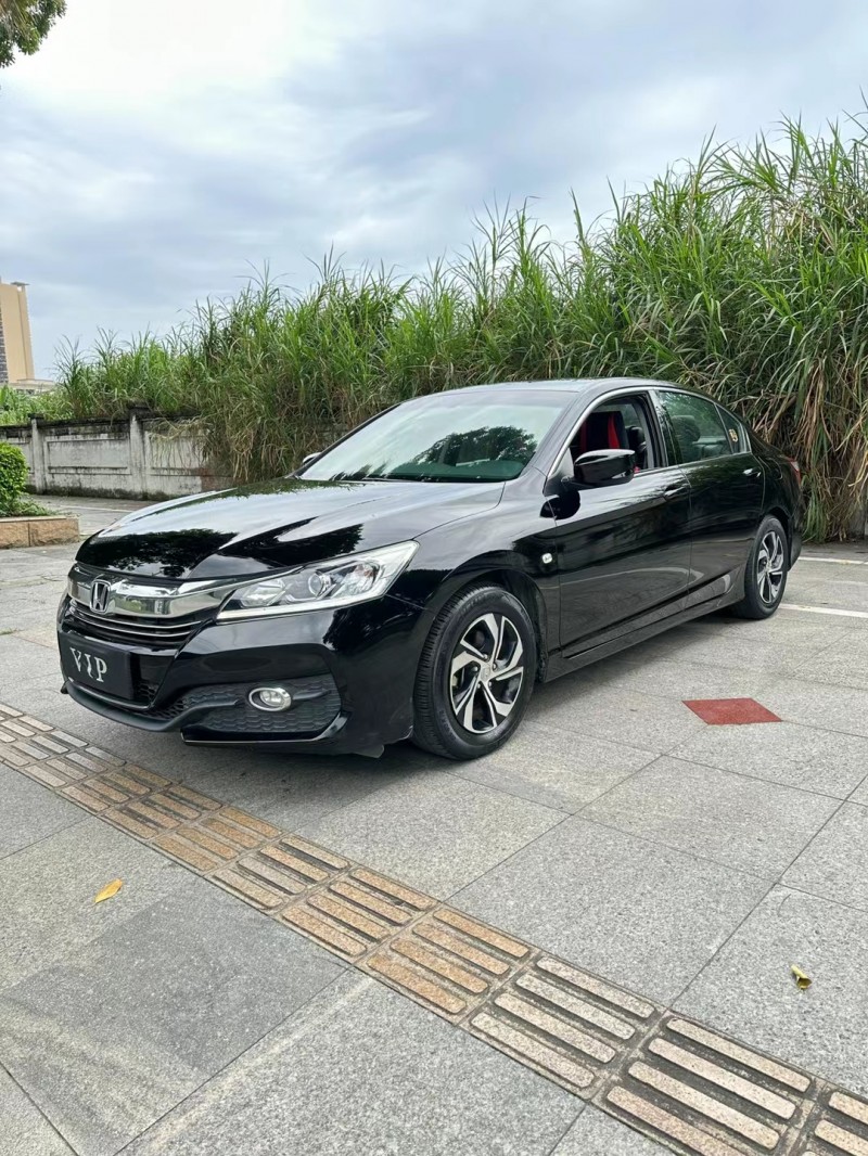 东莞17年本田雅阁2