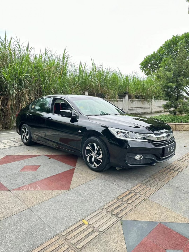 东莞17年本田雅阁3