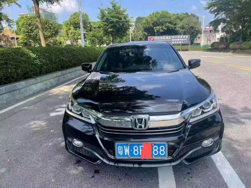 珠海17年本田雅阁1