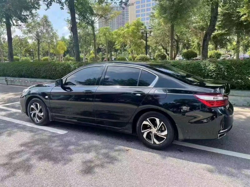 珠海17年本田雅阁6