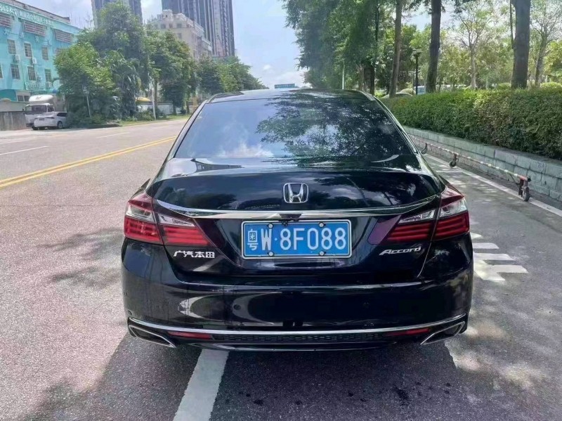 珠海17年本田雅阁9