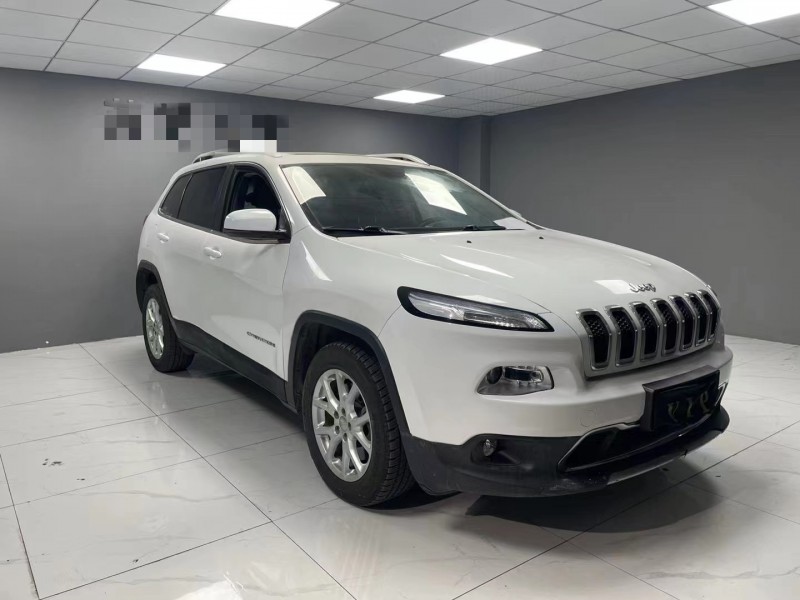 成都18年Jeep自由光2