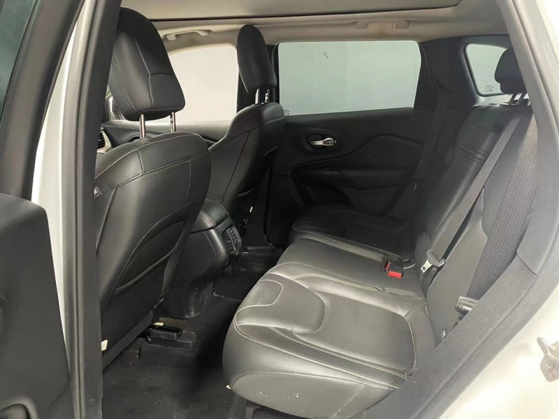 成都18年Jeep自由光5