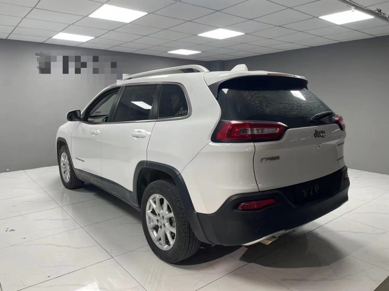 成都18年Jeep自由光7