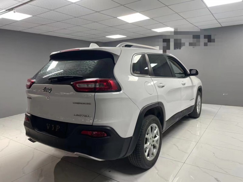 成都18年Jeep自由光8