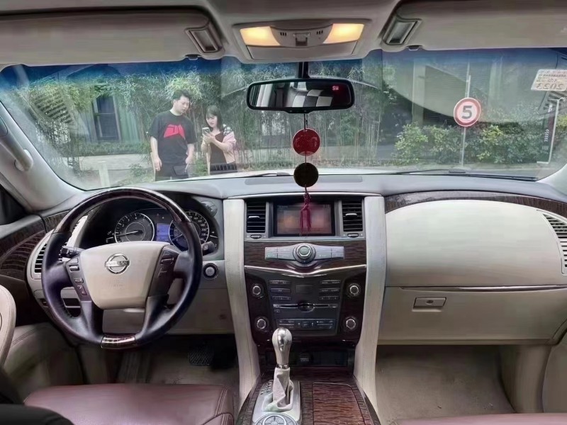 成都17年日产途乐6