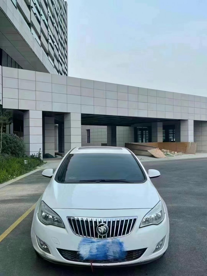 济宁15年别克英朗1