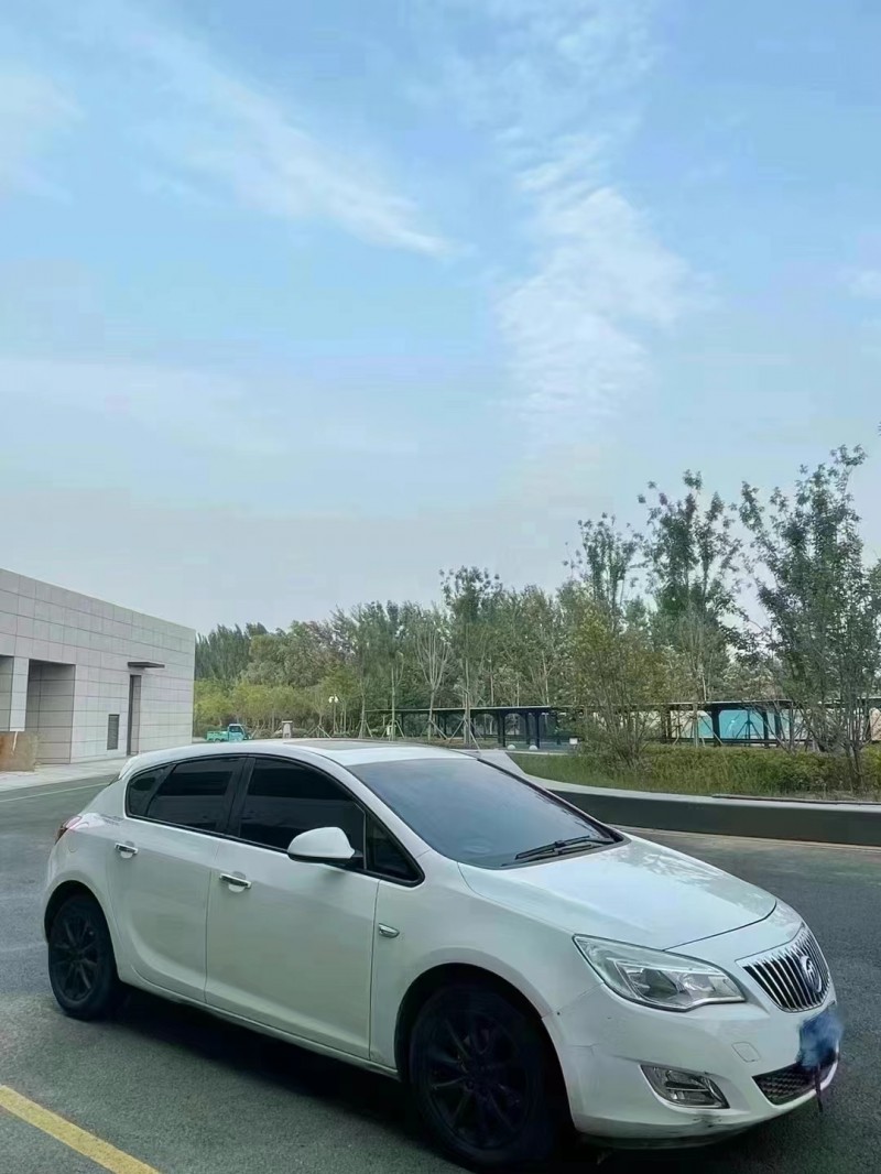 济宁15年别克英朗2