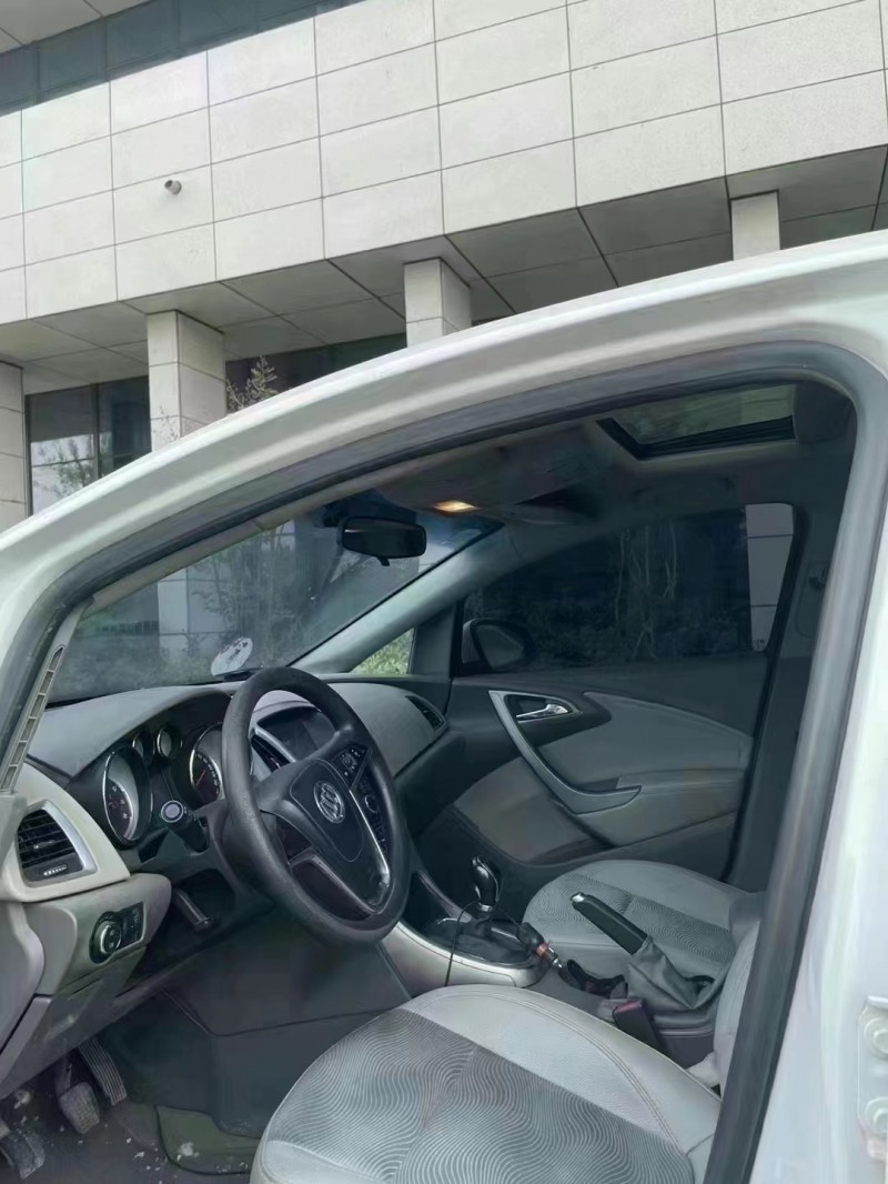 济宁15年别克英朗6