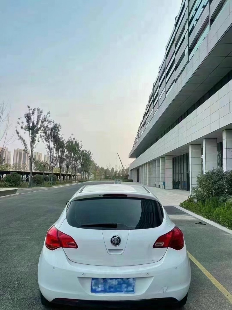 济宁15年别克英朗9