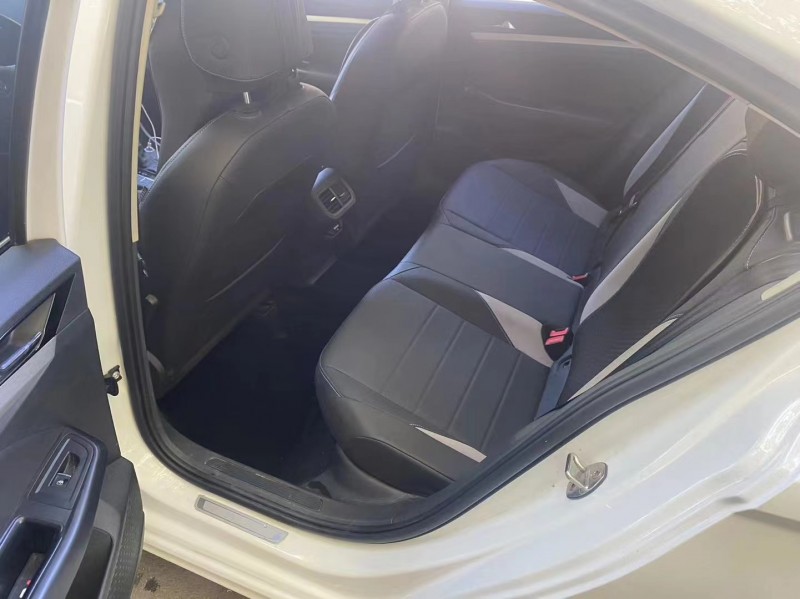 济宁21年大众宝来5