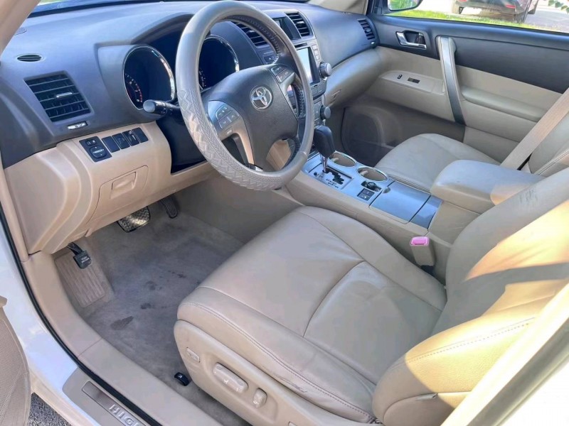 保定10年丰田汉兰达7