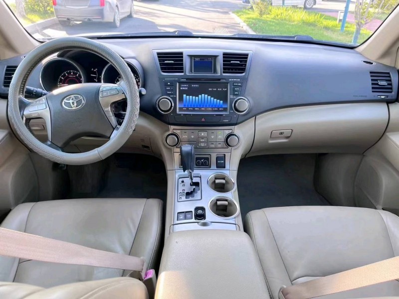 保定10年丰田汉兰达8