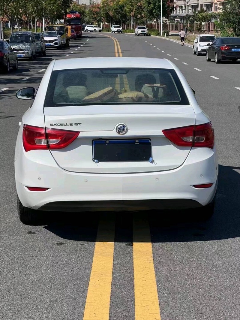 东营17年别克英朗8