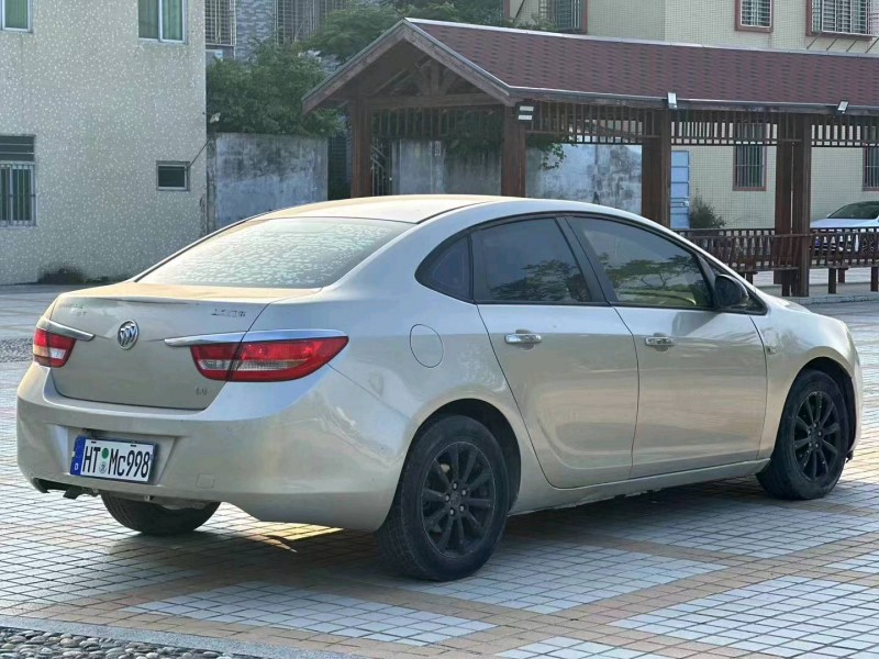 汕头11年别克英朗8