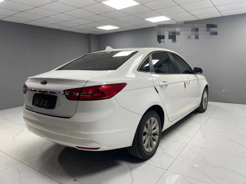 成都18年福特福睿斯8