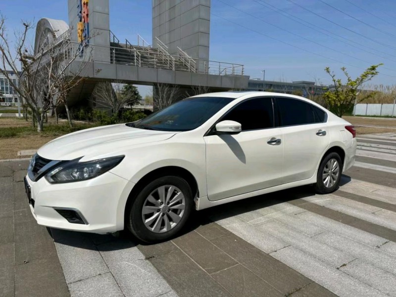 盐城17年日产天籁2