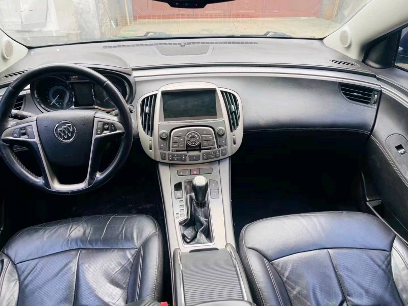 聊城12年别克君越4