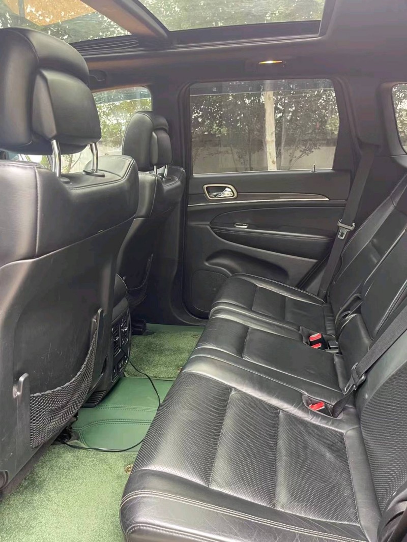 徐州14年Jeep大切诺基8