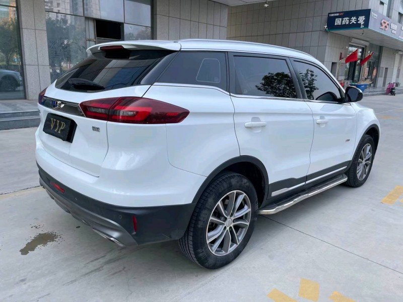 济宁19年吉利博越4