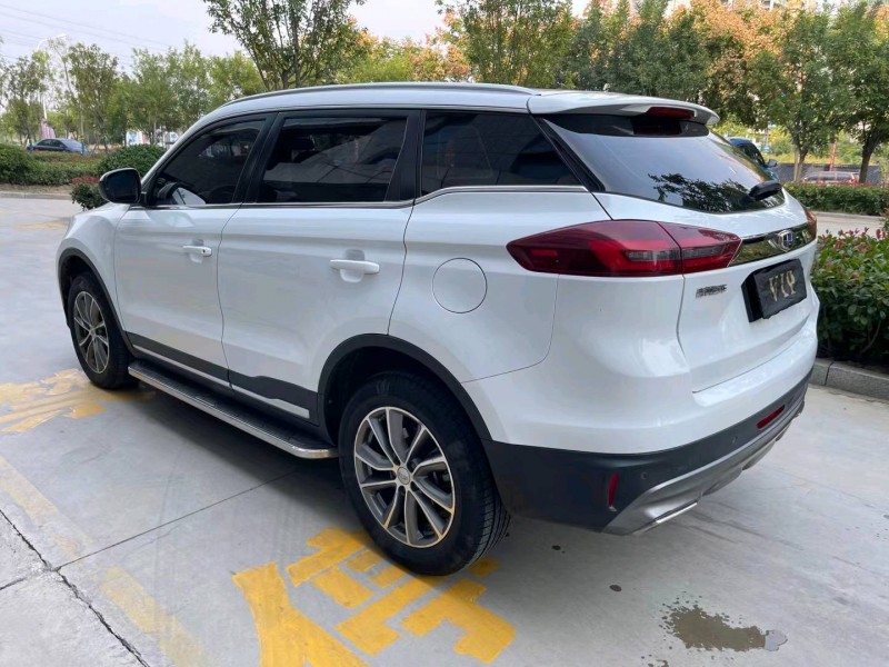 济宁19年吉利博越6