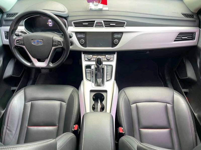 济宁19年吉利博越9