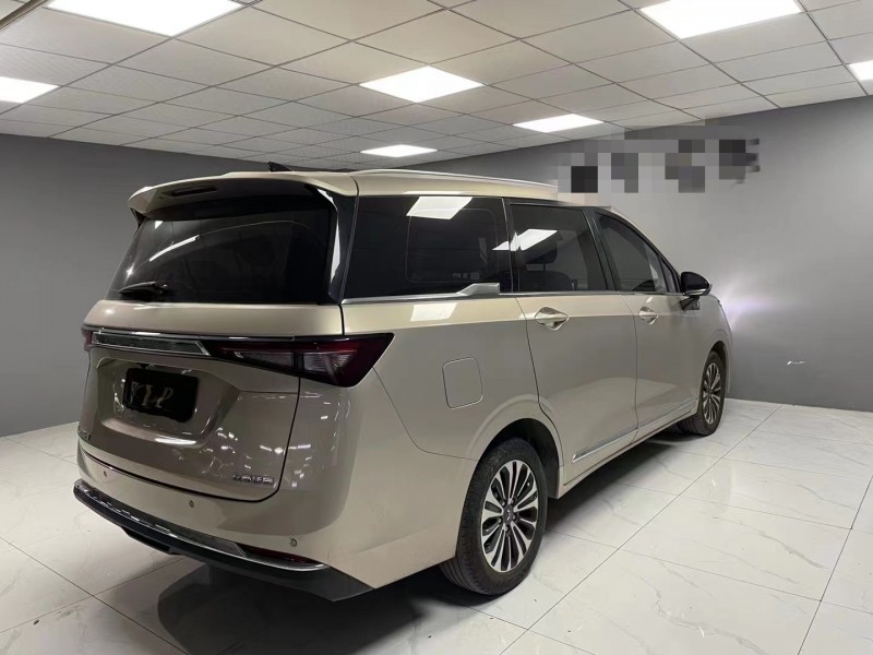 成都22年五菱汽車佳辰7
