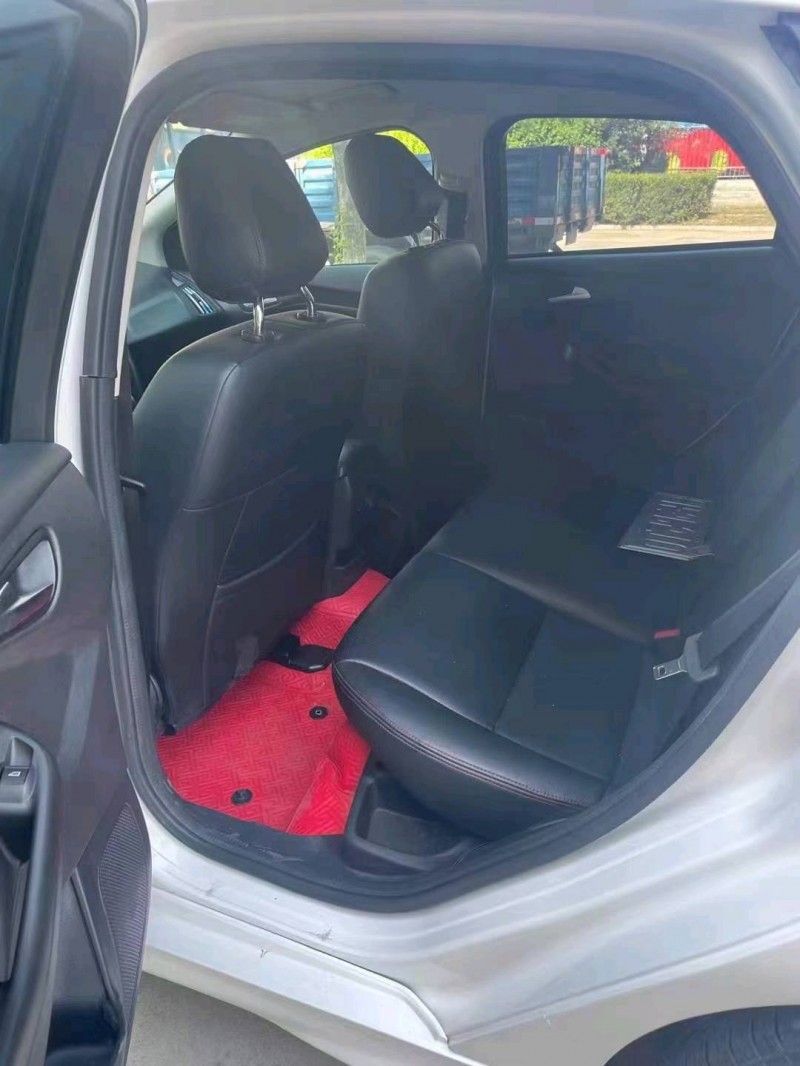 东营18年福特福克斯6