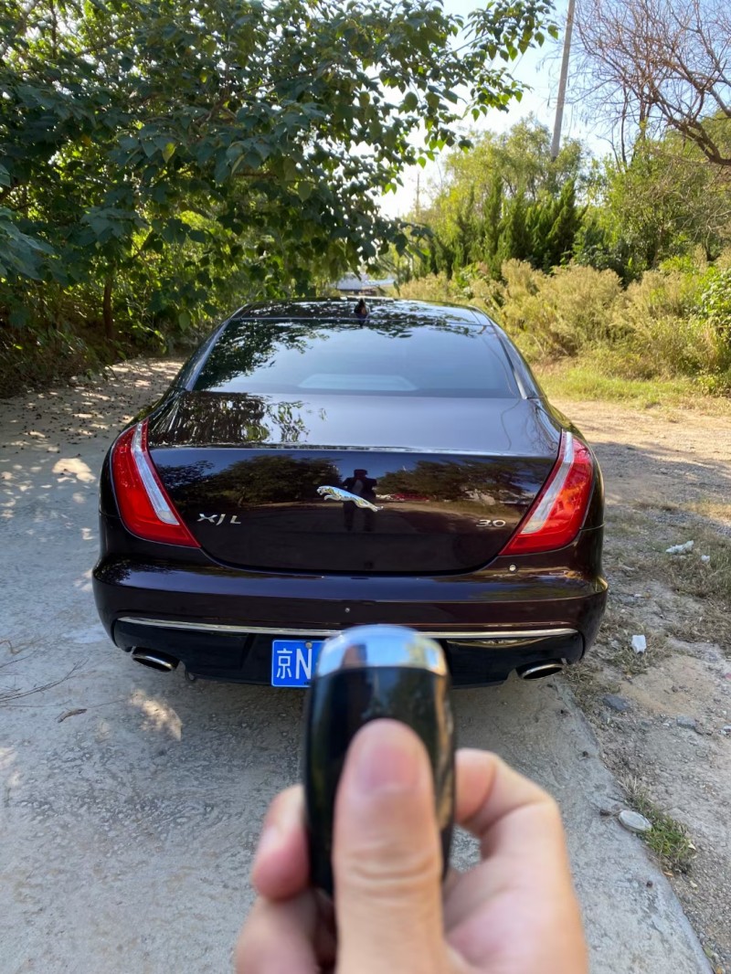 济宁17年捷豹XJ8