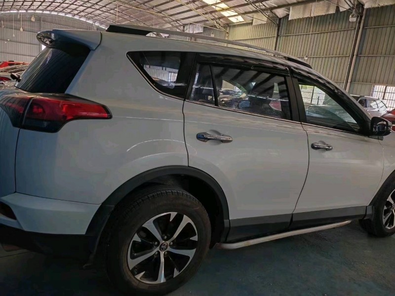 衡阳18年丰田RAV4荣放4