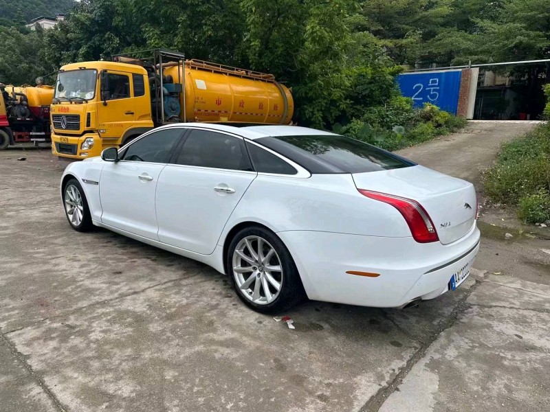 南寧13年捷豹XJL8