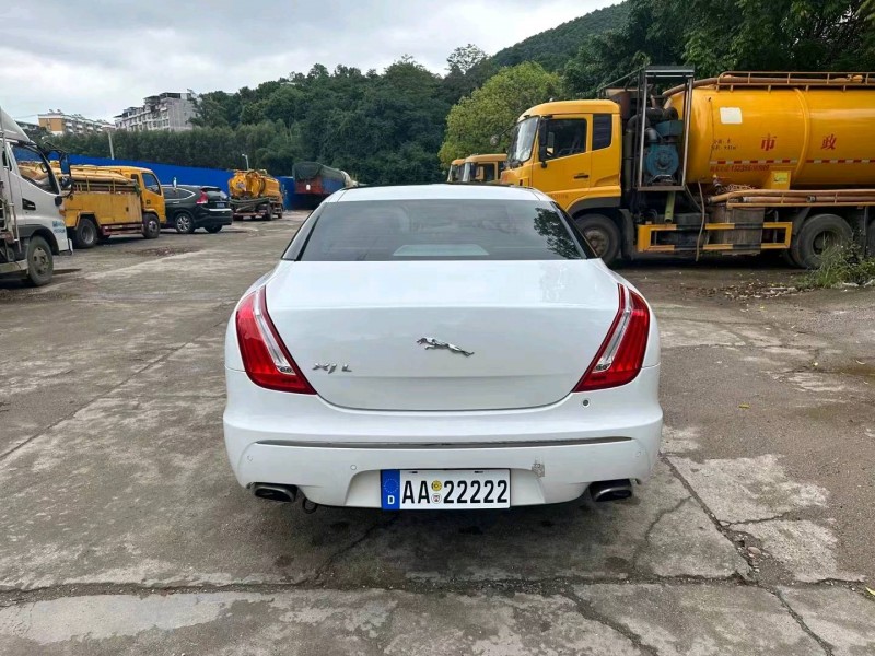南寧13年捷豹XJL9