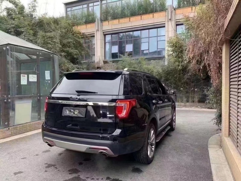 成都17年福特探险者7