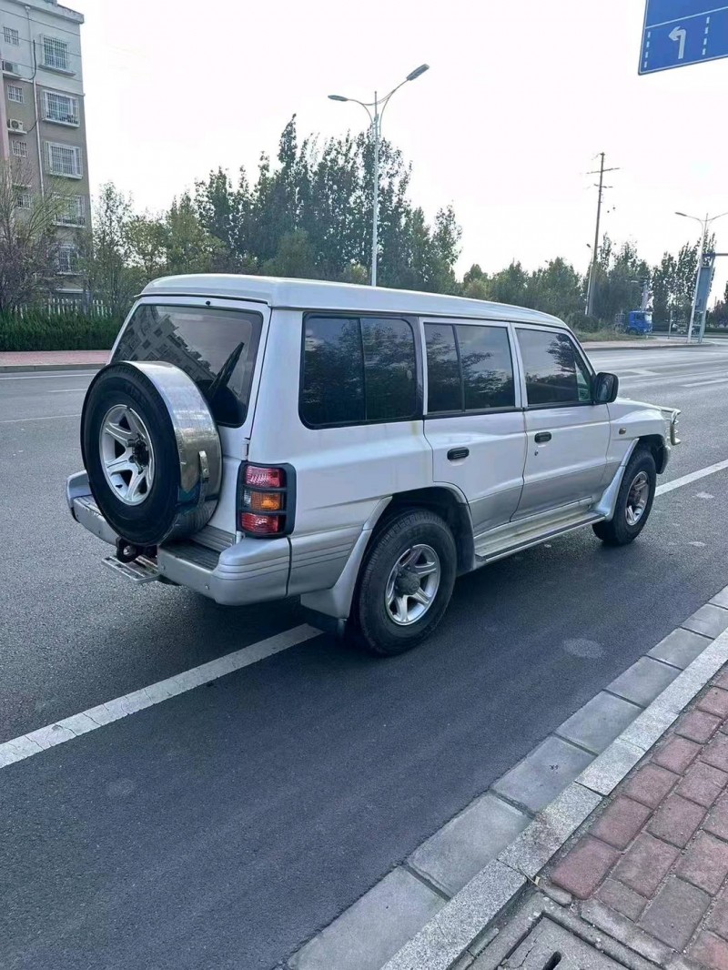 淄博15年獵豹汽車黑金剛4