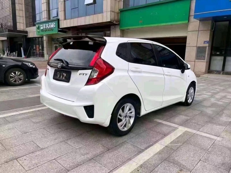 衡阳16年本田飞度9