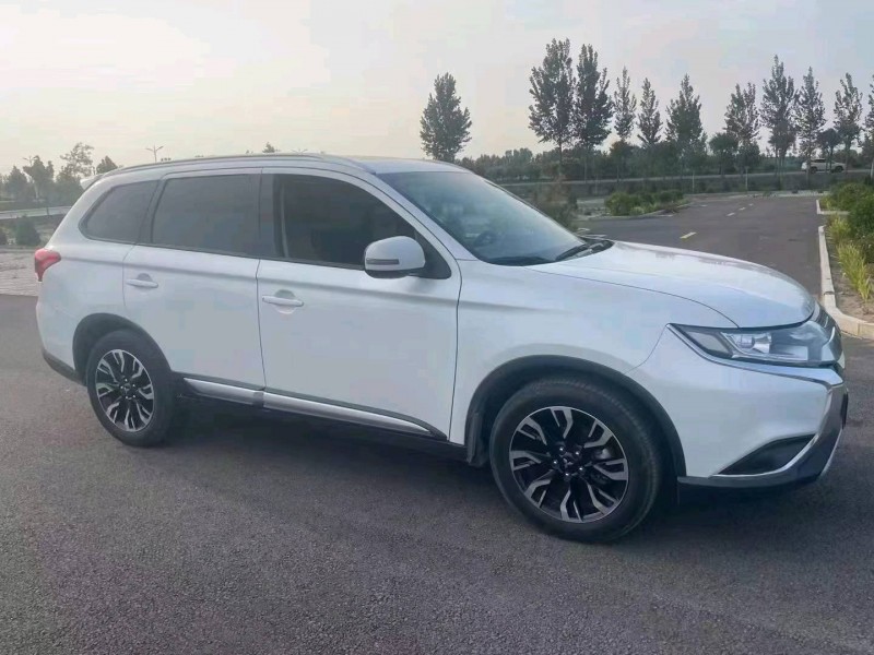 邯郸20年三菱欧蓝德2