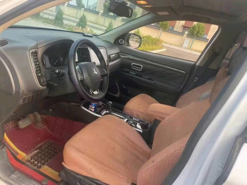 邯郸20年三菱欧蓝德6