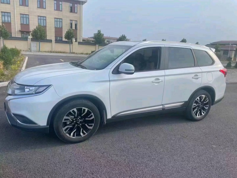 邯郸20年三菱欧蓝德8