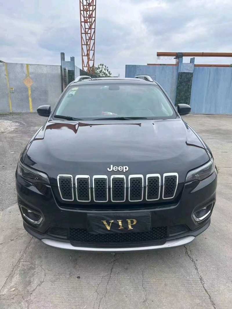 南寧19年Jeep自由光1