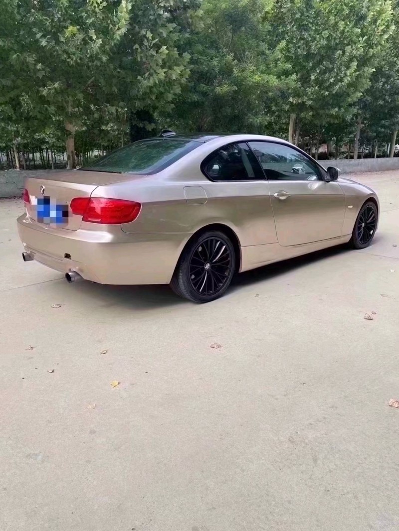 济南12年宝马3系8