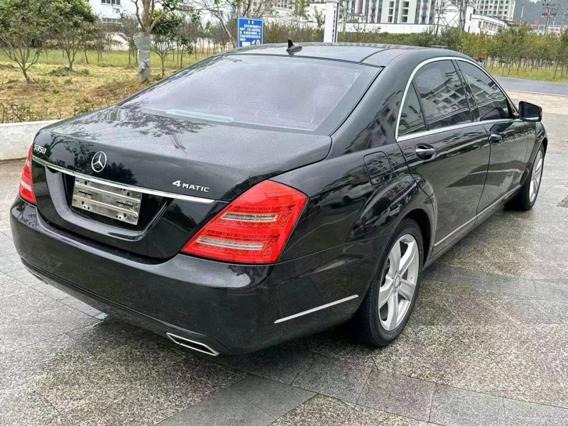 东营13年奔驰S8