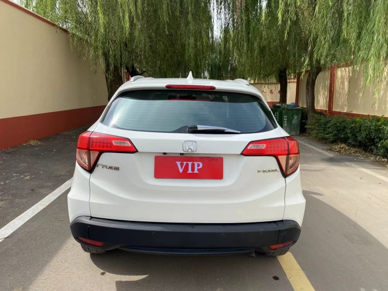 青岛16年本田缤智9