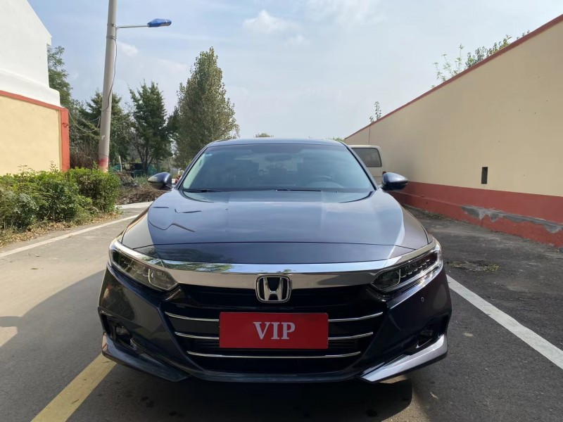 青岛22年本田雅阁1