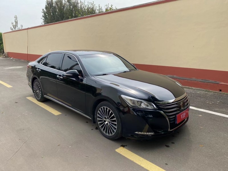 青岛19年丰田皇冠3
